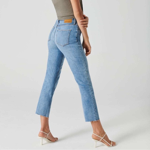 (SOLD) DENIM FORUM x ARITZIA The Arlo High Rise Straight Size 26 - Picture 3 of 17